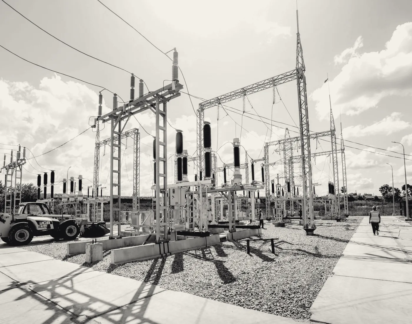 110-kV-Umspannwerk im Bau, schwarz-weiß